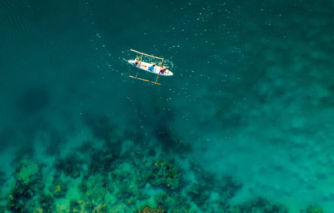 Boat in the center of the river